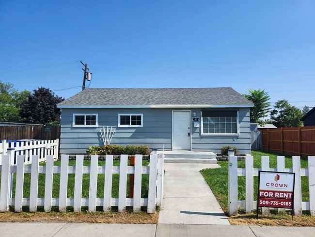 Building Photo - Charming Updated N. Richland 3 bedroom, 1 ... Rental