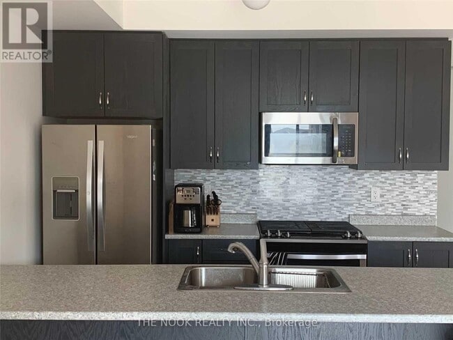 Photo - 1716 Grenwich Gln