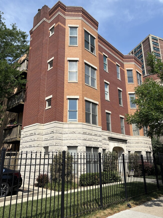 Building Photo - 4230 N Broadway Unit 2N