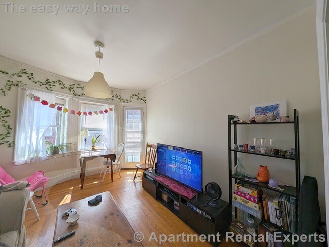 Building Photo - 163 Summer St Unit #36