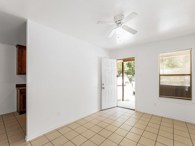 Building Photo - 315 Isbell Rd
