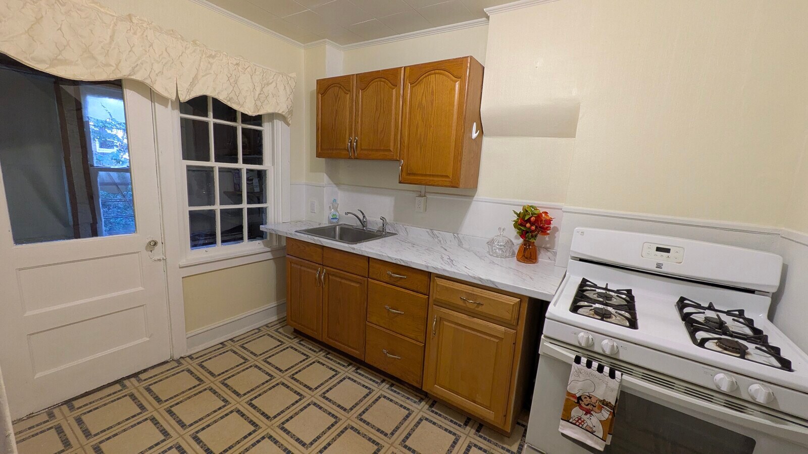 Photo - 1115 Baldwin St