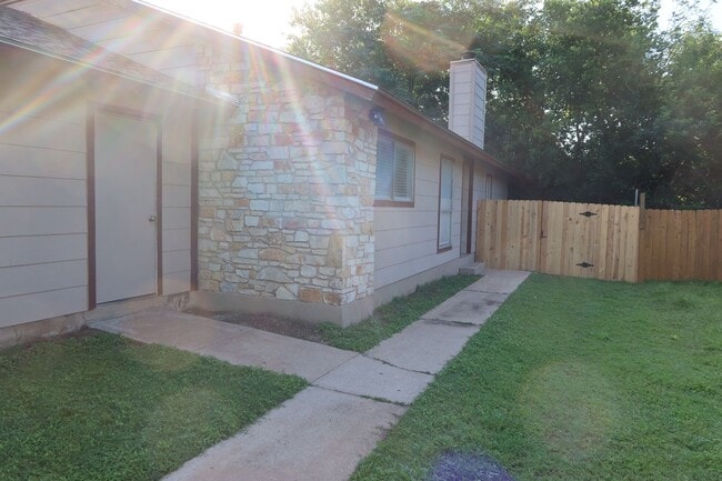 Building Photo - Aberdeen Duplex - 2Bd/2Ba - Remodeled - W/D - Fireplace - Garage - Fenced Patio - $1600