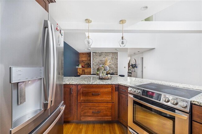 Photo - 581 Middle Rd