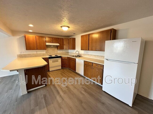 Photo - 1219 2nd St Unit Webster Apartments