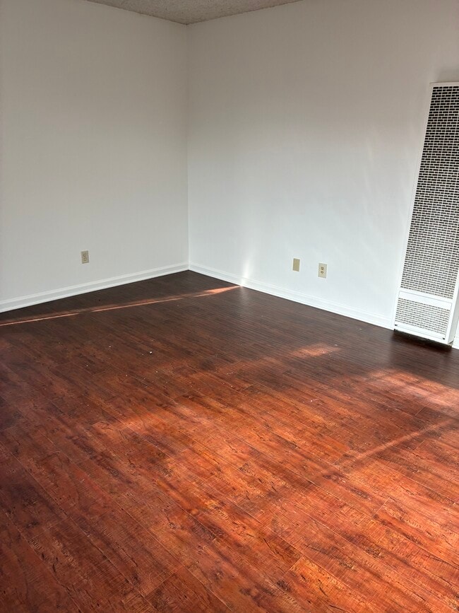 Building Photo - 4424 Edenhurst Ave Unit 1