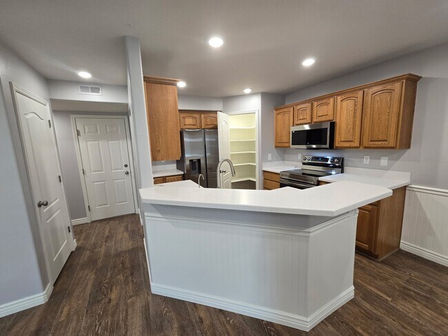 802 Big Leaf Ct