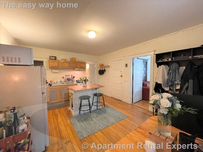 Building Photo - 40 Linden Ave Unit 1