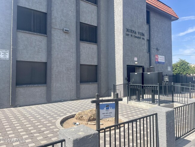 Building Photo - 2417 West Campbell Ave Unit 303