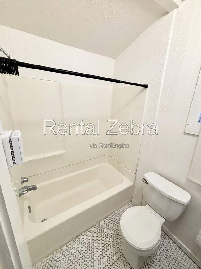 Photo - 362 W 22nd St