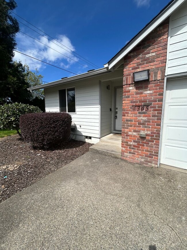 Building Photo - 4305 San Francisco Dr NE Unit 4305 San Francisco Dr NE