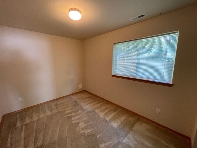 Photo - Beautiful Spacious 4 Bedroom 2.75 Bathroom Home in Quiet Coupeville Neighborhood!