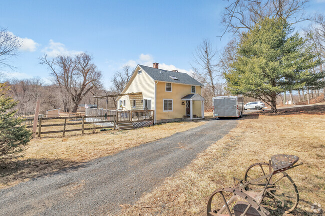 Building Photo - 487 River Rd Rental