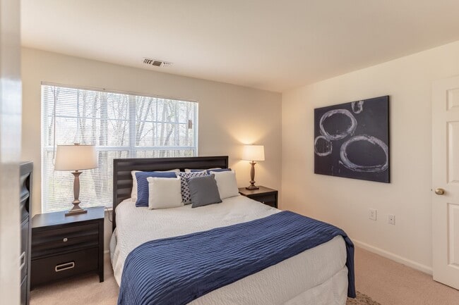 Somerset Pointe Apartments