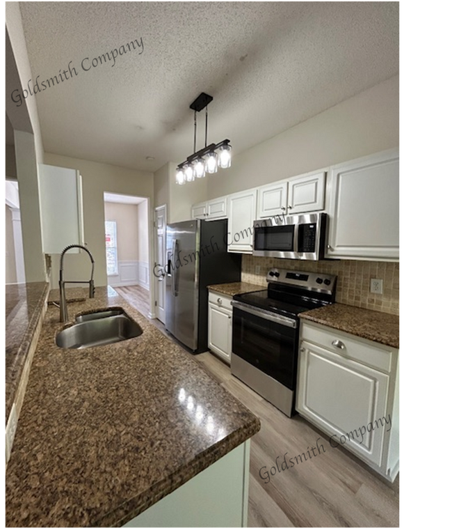 Photo - 815 Weybourne Dr