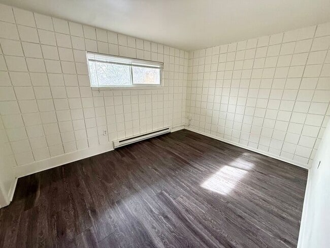 Photo - Hot Deal! 1-Bedroom Apartment Across from City Park – First Month Free or $100 Off