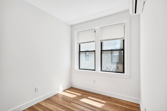 12 Elko St