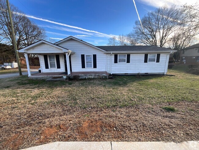 Building Photo - Now Available 3 Bedroom/2 Bath Greensboro ... Rental