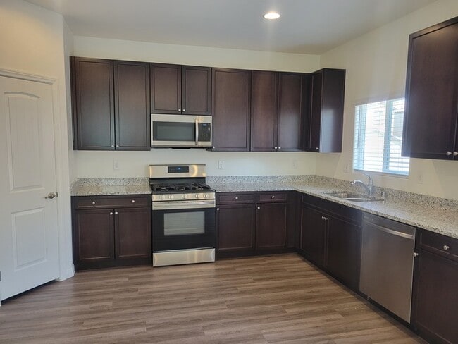 Photo - Beautiful 4 bedroom home!