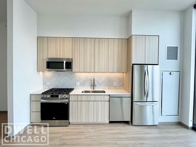 Photo - 503 S Damen Ave