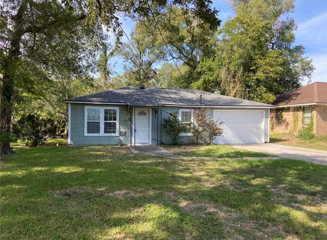 Photo - 2103 Holly Dr