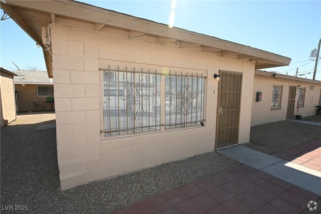 Building Photo - 1007 C St Unit 1 Rental