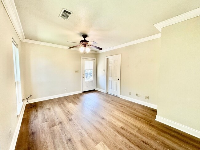 Photo - Cottage Retreat in Wimbledon Estates - All Utilities & Lawn Care Included!