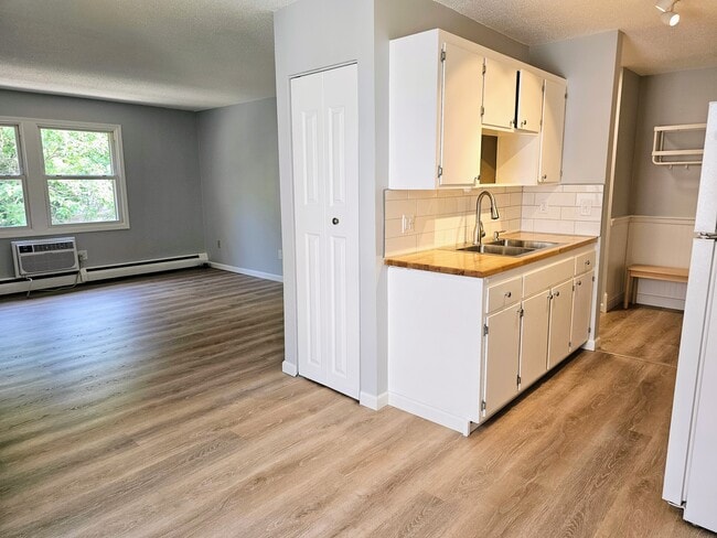 Building Photo - 2536 Dupont Ave S Unit 306 Rental