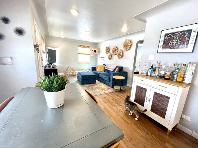 Photo - 3333 Newport St