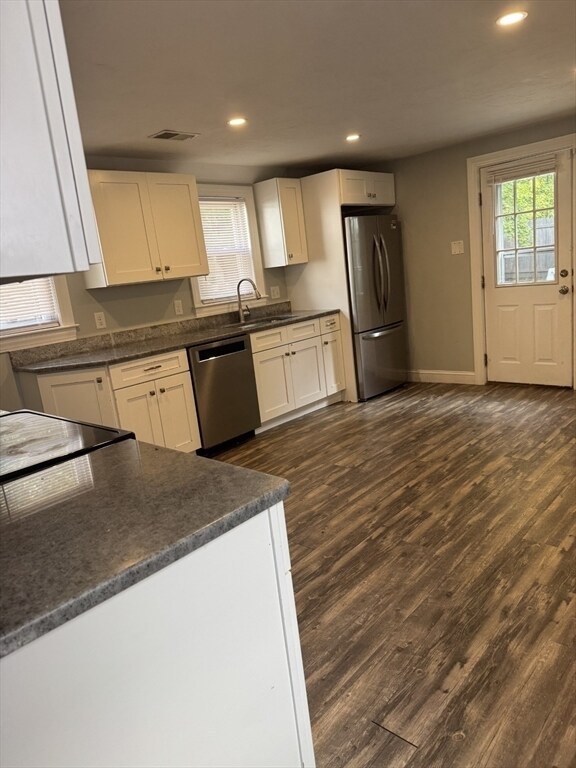 Photo - 305 Commercial St