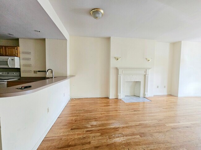 Photo - 1402 Beacon St