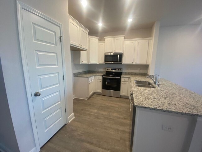 Photo - Modern, Spacious & Efficient Townhome in Lynn Haven! *1/2 OFF Security Deposit for Active-Duty Mi...