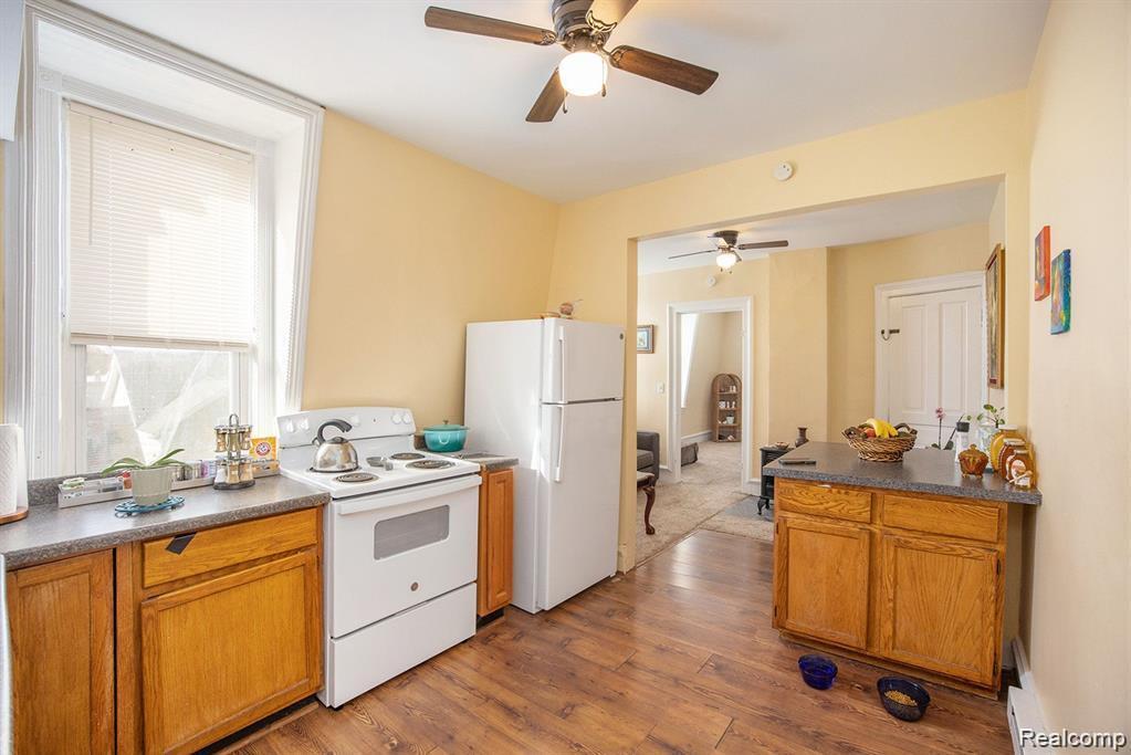 Photo - 5550 Main St