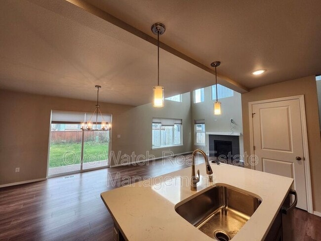 Photo - 207 Shageluk St