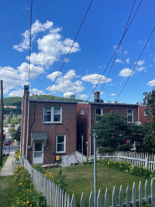 Photo - 1524 Fairview St