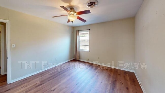 Photo - 2309 Oxford St