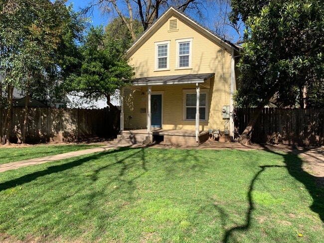 Building Photo - Cute Chico Charmer/Close to downtown and CSUC