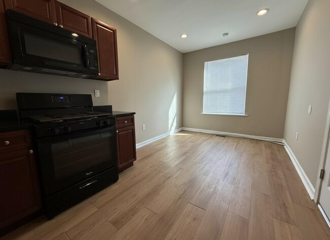 Photo - 978 N 45th St Unidad 1