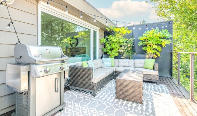 Photo - 4091 Hillcrest Ave SW Unit ID1324830P