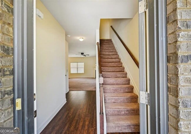 Photo - 256 Centerview Wy
