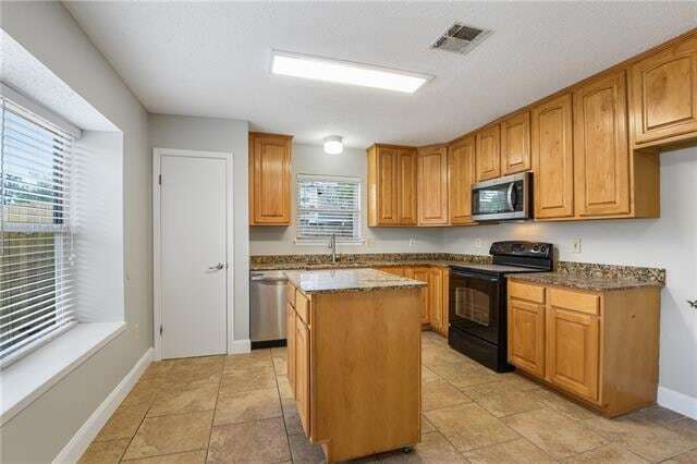 Photo - 433 Grafton Dr