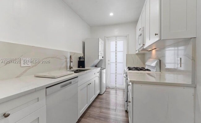 8550 Byron Ave Unit 2G