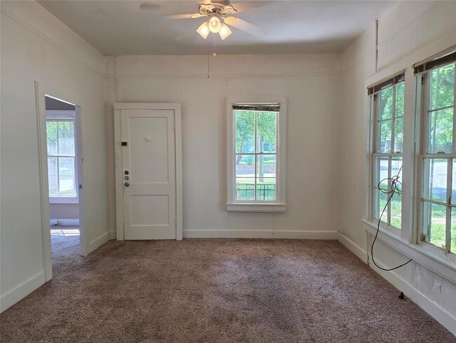 Photo - 4613 Avenue G