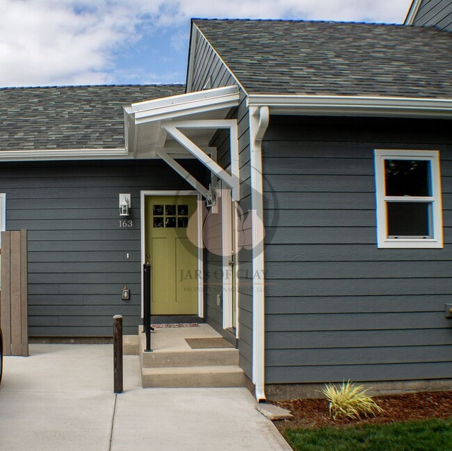 Building Photo - One Bedroom Duplex in Stayton-Coming avail... Rental