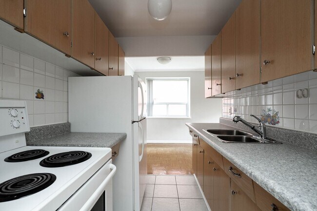 Photo - 365 Eglinton Ave E Unit 501