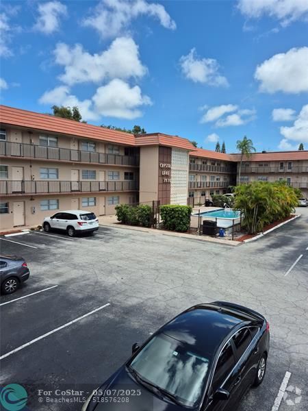 Building Photo - 3930 Crystal Lake Dr Unit 215 Rental