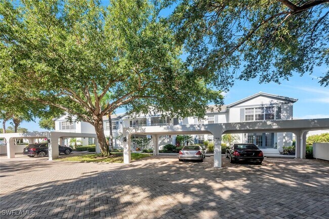 Building Photo - 818 Tanbark Dr Unit 103