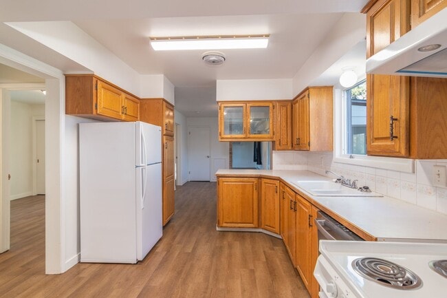 Photo - Quaint Farmhouse near Silverlake!