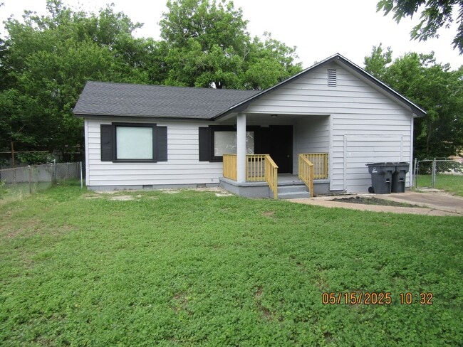 Building Photo - Great Home Located in the Lawton Heights A...