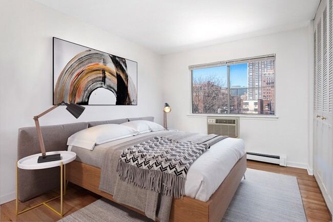 Photo - 450 West Melrose Apartments